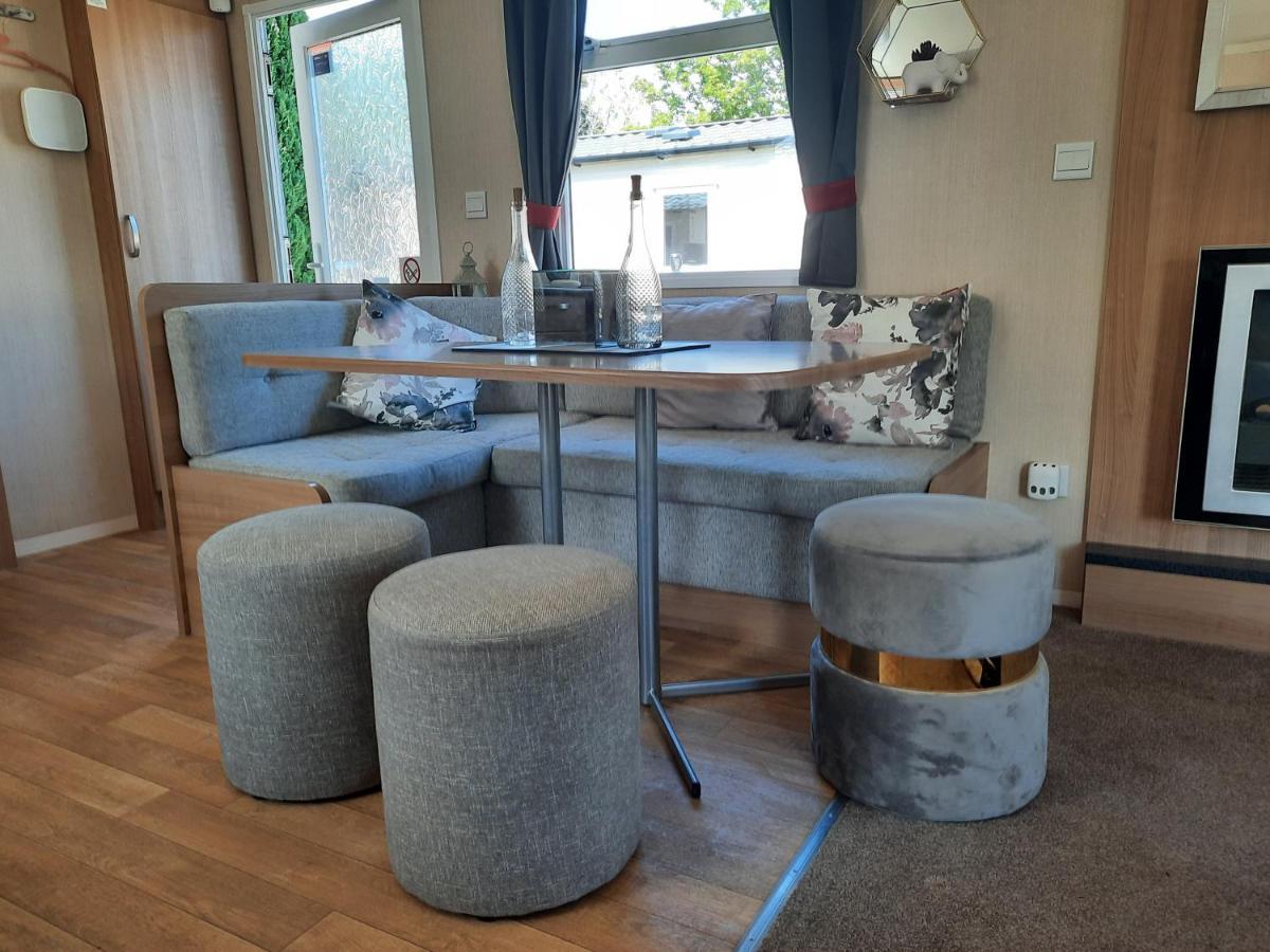 Haggerston Castle 3 Bedroom Deluxe Holiday Home Cheswick  エクステリア 写真