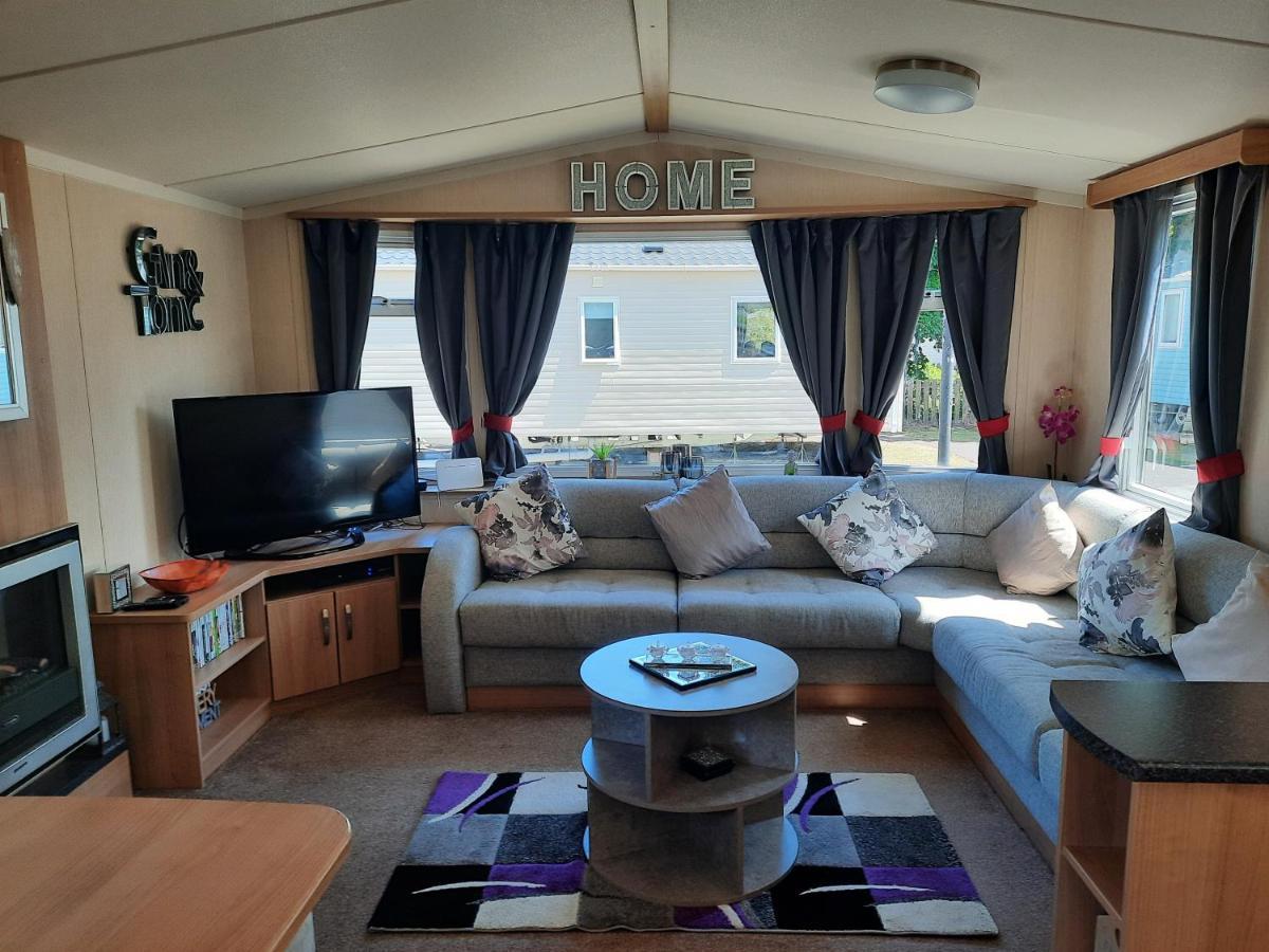 Haggerston Castle 3 Bedroom Deluxe Holiday Home Cheswick  エクステリア 写真