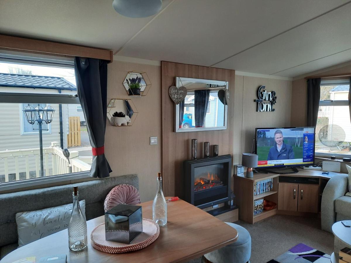 Haggerston Castle 3 Bedroom Deluxe Holiday Home Cheswick  エクステリア 写真