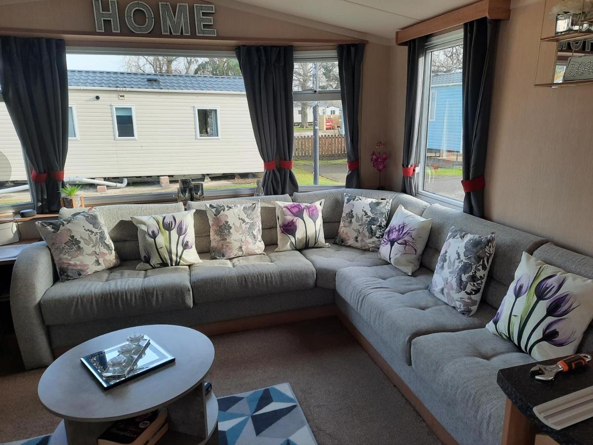 Haggerston Castle 3 Bedroom Deluxe Holiday Home Cheswick  エクステリア 写真