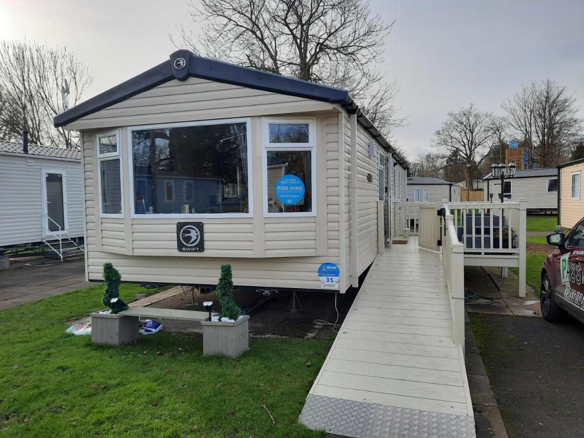Haggerston Castle 3 Bedroom Deluxe Holiday Home Cheswick  エクステリア 写真